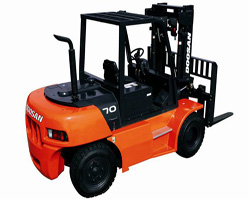 斗山D50/60/70G內(nèi)燃平衡重叉車(chē)