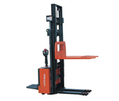 CG1646全電動堆高車