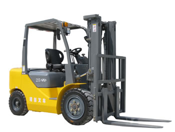 2.5T平衡重式內(nèi)燃叉車(chē)
