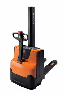 STAXIO系列電動(dòng)堆高車 SWE080L  豐田叉車