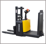 全電動堆高牽引車