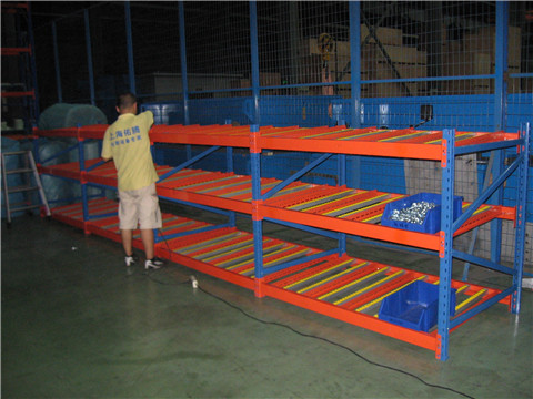 上海閔行廠家直銷流利式貨架滾輪式貨架