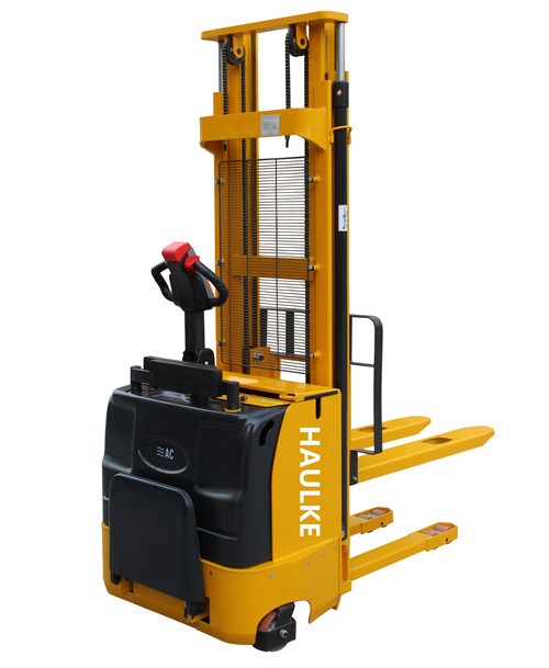 全電動堆高車