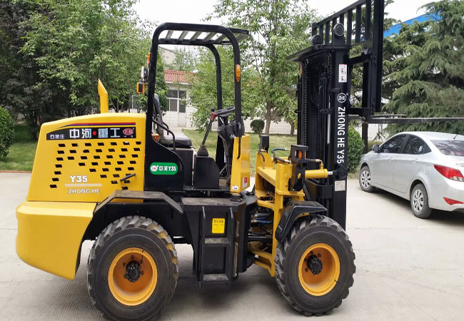 工地四驅(qū)叉車