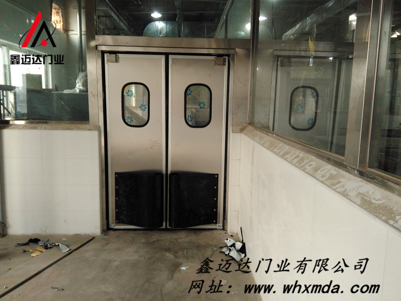 福建泉州|不銹鋼自由門|不銹鋼防撞門|生產(chǎn)基地