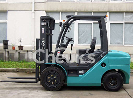 3.0噸內(nèi)燃平衡重式叉車 KB30標(biāo)配手排檔紅色藍(lán)色可選