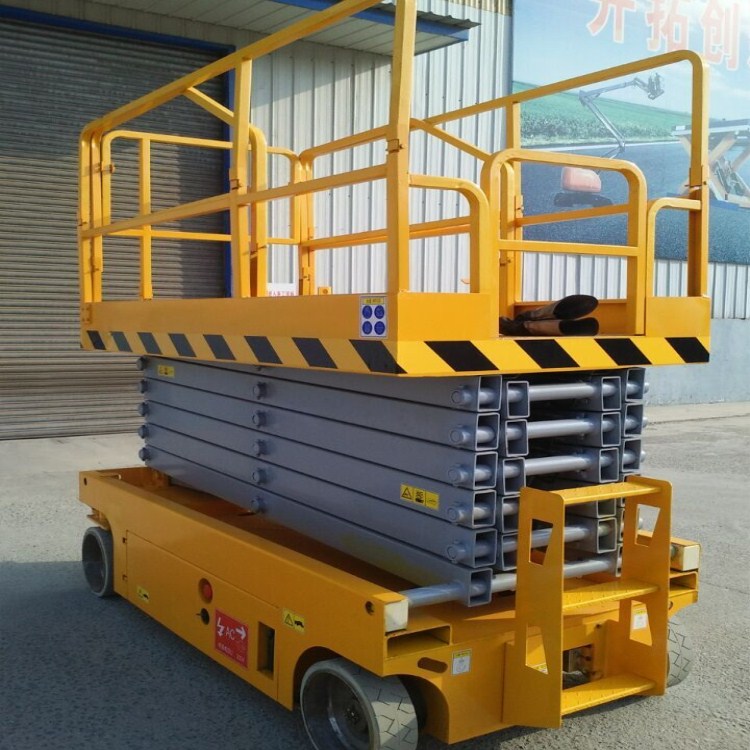 專業(yè)供應(yīng)自行式升降機 升降平臺