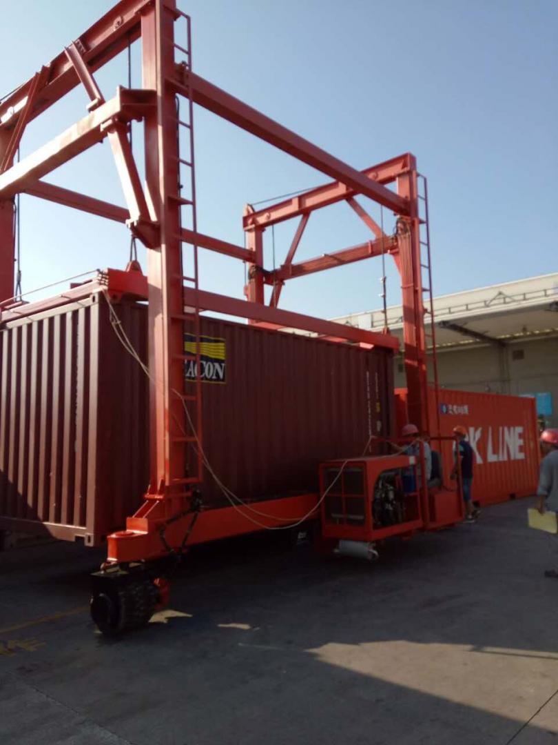 連體型吊機(jī)/集裝箱吊車/集裝箱土吊/碼頭港口集裝箱轉(zhuǎn)載吊機(jī)/移動