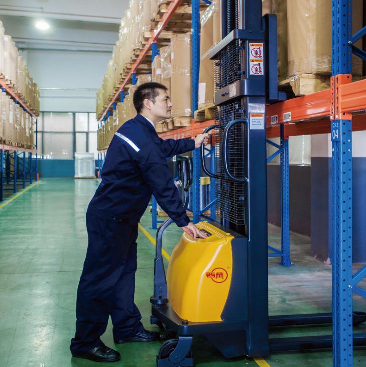 西林 半電動(dòng)堆高車(chē) 1.5噸德國(guó)合資電動(dòng)堆高叉車(chē)半電動(dòng)液壓堆高車(chē)