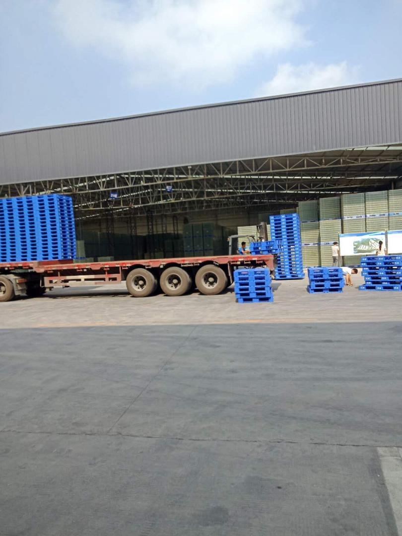 玻璃酒瓶堆碼運輸設(shè)備1210田字型叉車托盤