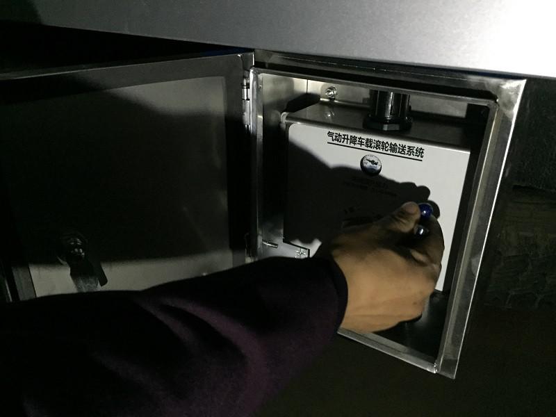 馳運(yùn)裝卸無蓋板型氣動(dòng)升降滾輪板 自動(dòng)裝車 無人裝卸