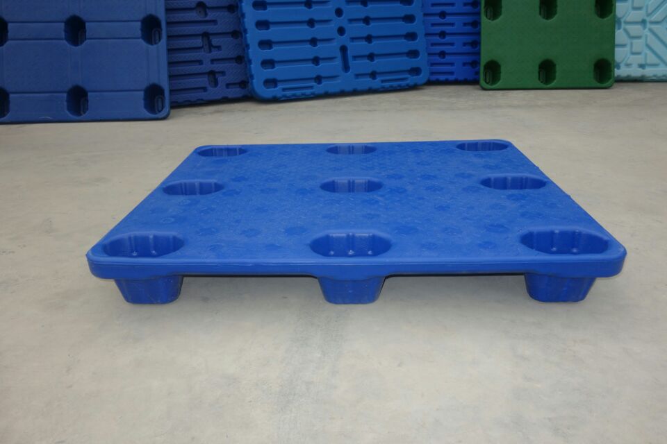 1111九腳吹塑塑料托盤(pán)1.1米*1.1米吹塑托盤(pán)配套地牛機(jī)械叉車(chē)