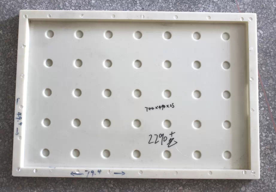 鐵路護坡塑料模具循環(huán)利用原料模具