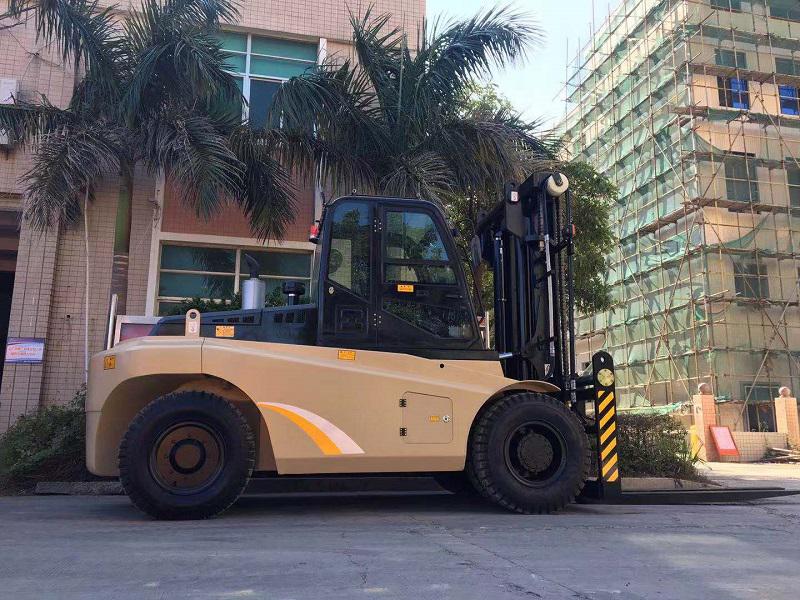 設備搬運13.5噸叉車|采購出租重型13.5噸叉車價格