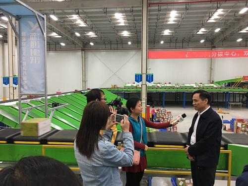 新維時(shí)代交叉帶分揀機(jī)