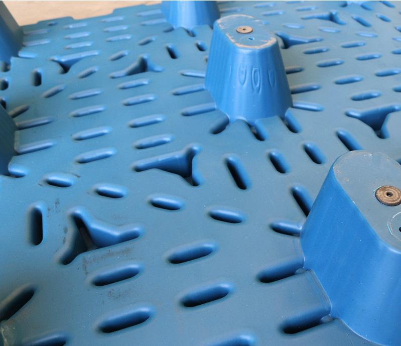 1010吹塑九腳托盤(pán)錦尚來(lái)吹塑托盤(pán)廠家價(jià)格低質(zhì)量好 庫(kù)存足產(chǎn)量高現(xiàn)貨供應(yīng) 歡迎來(lái)廠參觀