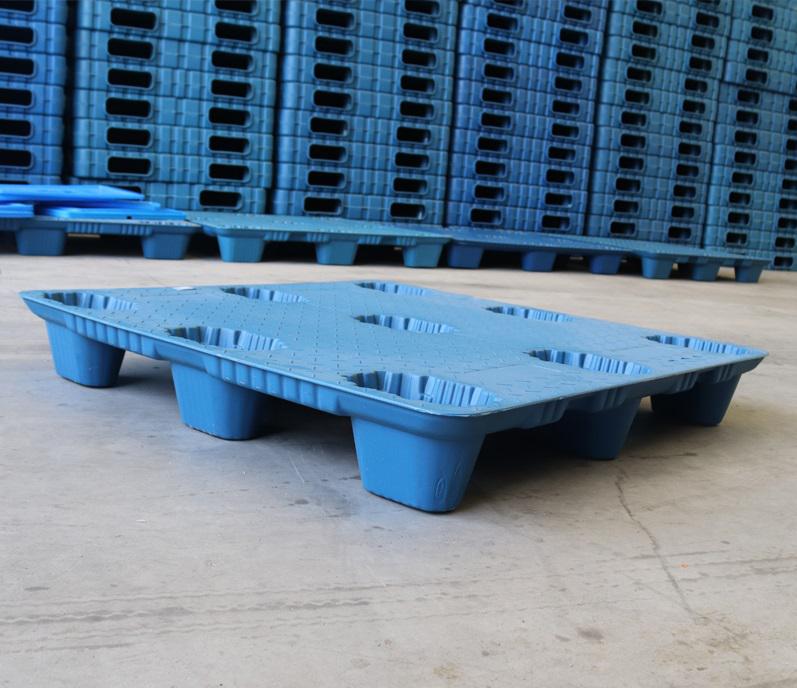 1010吹塑九腳托盤(pán)錦尚來(lái)吹塑托盤(pán)廠家價(jià)格低質(zhì)量好 庫(kù)存足產(chǎn)量高現(xiàn)貨供應(yīng) 歡迎來(lái)廠參觀