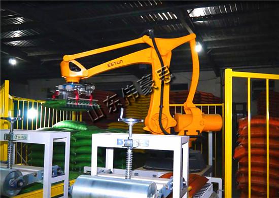 豆粕飼料全自動(dòng)碼垛機(jī) 袋料機(jī)器人碼垛解決方案