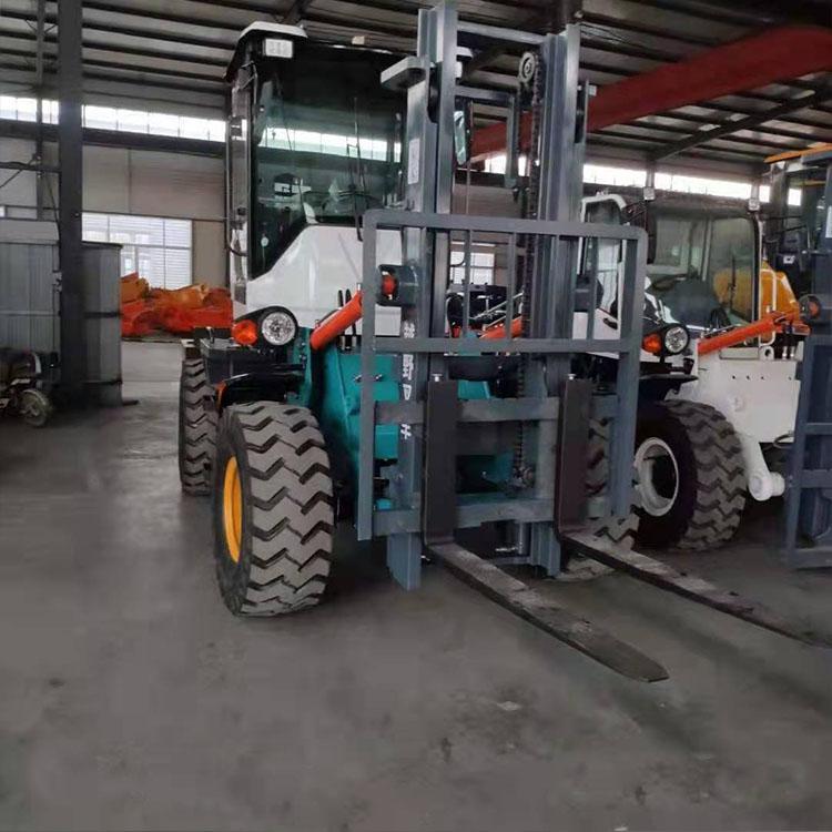   廠家供應(yīng)多用途越野叉車 小型戶外越野叉車 小型越野叉車