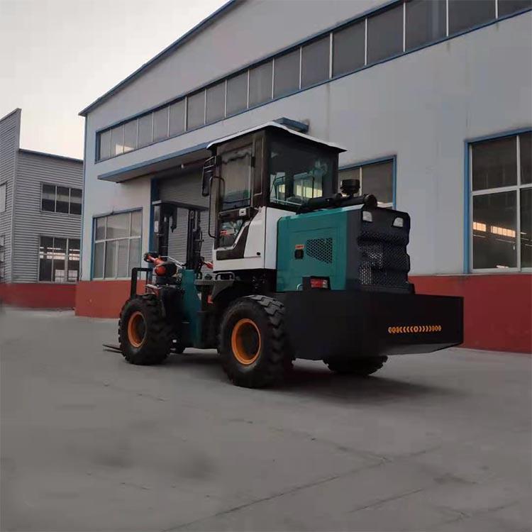   廠家供應(yīng)多用途越野叉車 小型戶外越野叉車 小型越野叉車