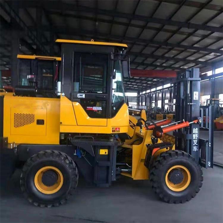   廠家直銷加后配重越野叉車 工地實心胎越野叉車 內(nèi)燃式升降推高車