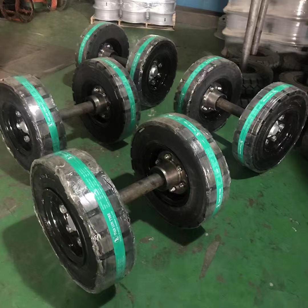 定做開挖臺(tái)車輪胎隧道拖車軸直徑800型900型高載重高質(zhì)量輪胎