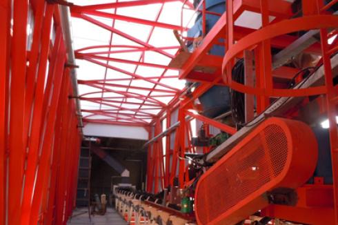 根據粉塵密閉和粉塵防爆要求的通用托輥帶式輸送機