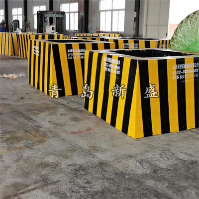 新盛供應(yīng)高速公路防撞設(shè)施 鋼覆復(fù)合材料防撞裝置