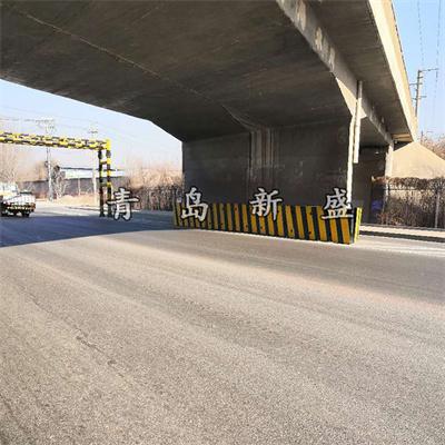 鐵跨公立交橋墩臺(tái)防撞保護(hù)裝置 公路橋墩黑黃相間醒目提示