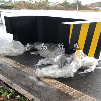 鐵跨公立交橋墩臺(tái)防撞保護(hù)裝置 公路橋墩黑黃相間醒目提示