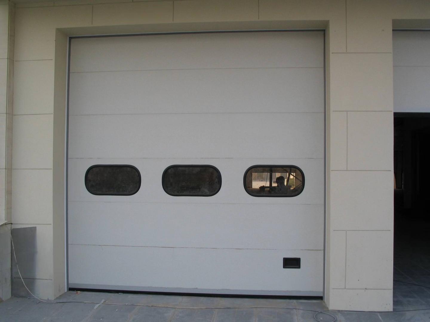 倉庫折疊門廠家-精工制造-資質(zhì)齊全