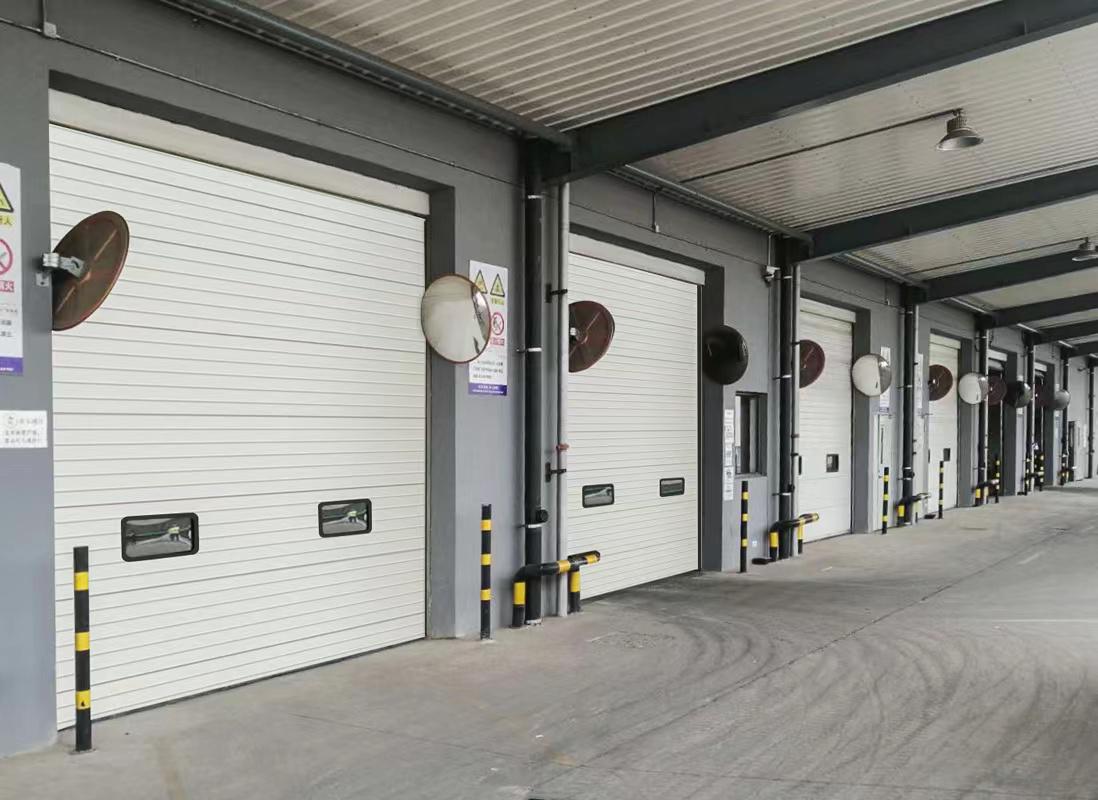 沈陽卷簾門廠家，專業(yè)定做安裝透明商場水晶門，高檔美觀水晶卷簾門