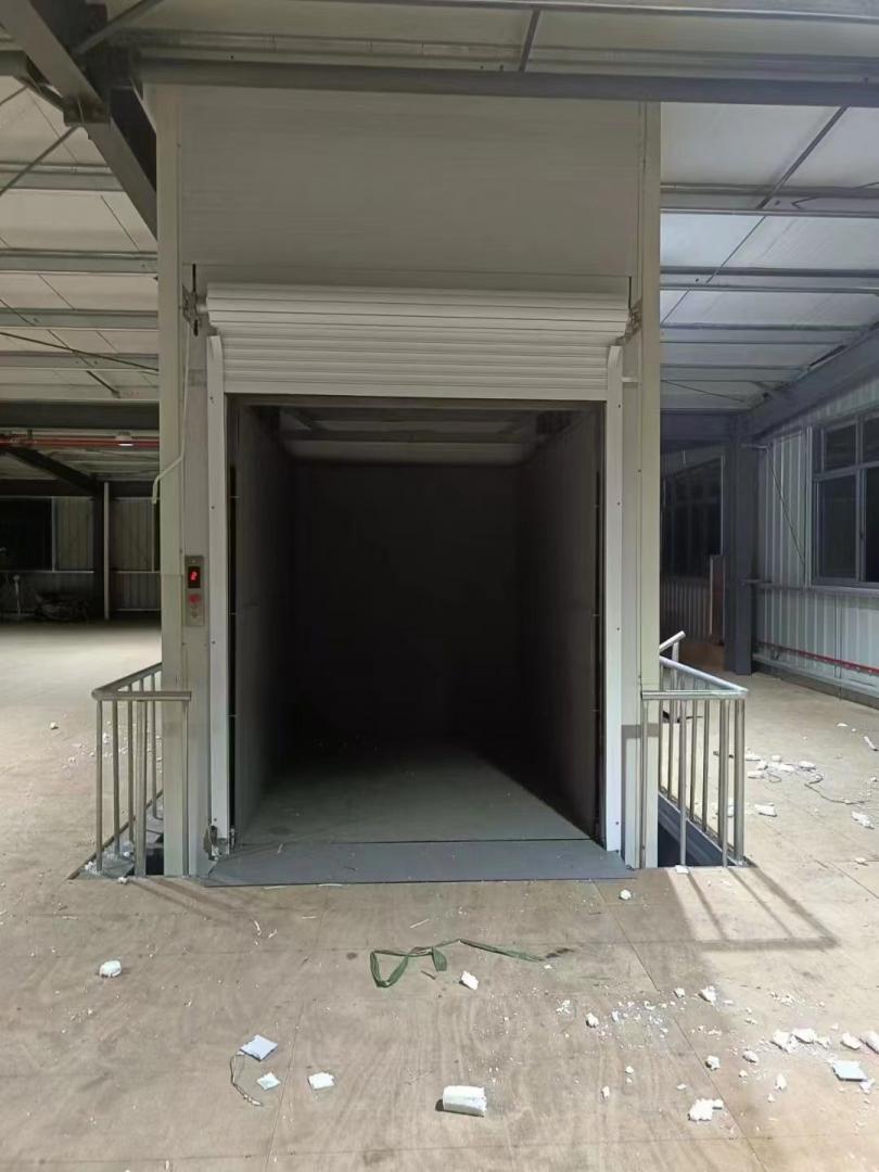 申立液壓機(jī)械升降平臺(tái)/貨梯