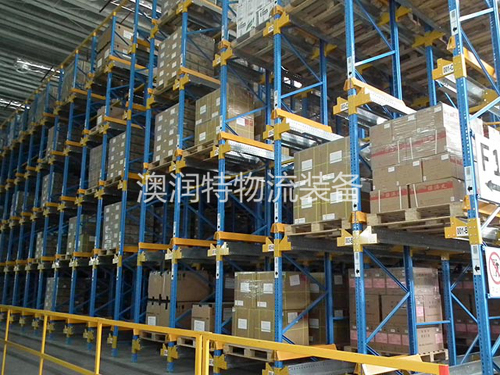 奧潤特 老母雞食品穿梭車貨架項(xiàng)目