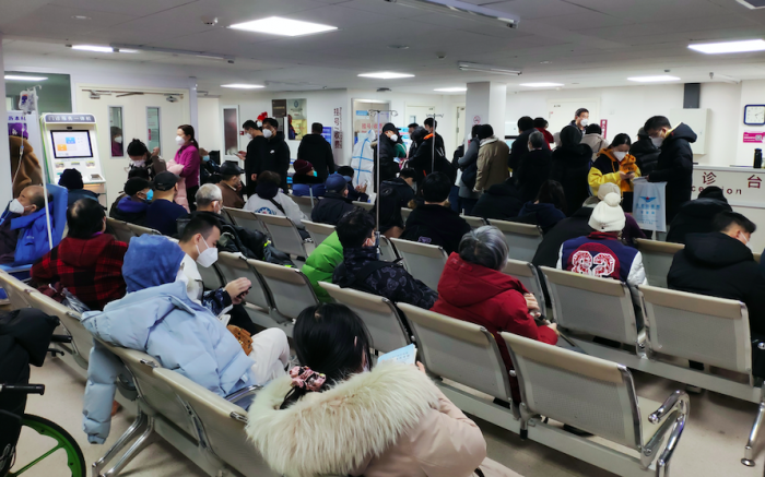 北京發(fā)熱門診 嚴(yán)燦/攝